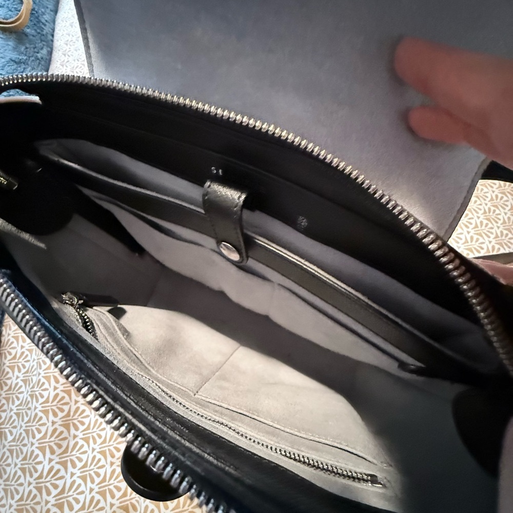 Stylish Black and White Women's Handbag - Picture 7 of 16